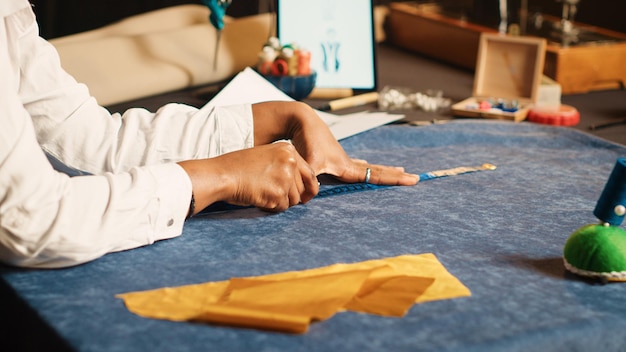 atelier broderie mese de lucru